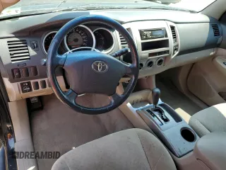 2005 Toyota Tacoma PreRunner z VIN 5TETU62N85Z040024, wystawiony jako Copart lot #57858105 z przebiegiem 199 515 mil mil oraz Czysty tytuł • Clean title. Historia ofert i sprzedaży dostępna na DreamBid. Obrazek 8.