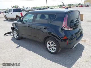 2024 Kia Soul LX with VIN KNDJ23AU5R7897712, listed as a IAAI auction lot 42027847 with 31,621 mi miles. Bid and sale history available at carsss.com. Image 3.