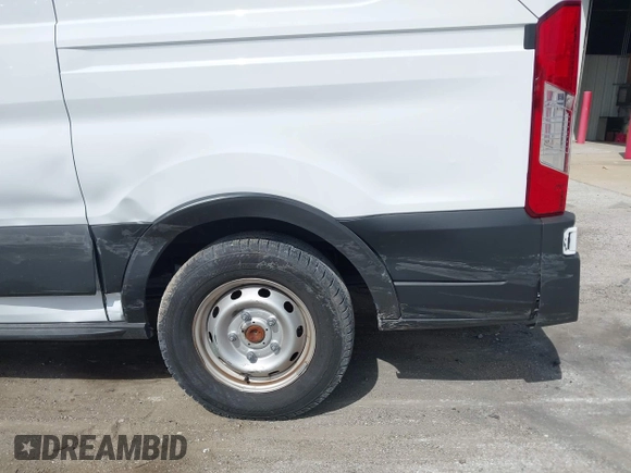 2023 Ford Transit Cargo z VIN 1FTYE1CG2PKB14938, wystawiony jako IAAI lot #41964017 z przebiegiem 6 902 mil mil oraz . Historia ofert i sprzedaży dostępna na DreamBid. Obrazek 20.