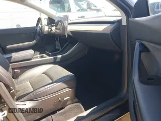 2020 Tesla Model Y Long Range with VIN 5YJYGDEE2LF059177, listed as a IAAI auction lot 41916260 with 66,190 mi miles and . Bid and sale history available at DreamBid. Image 5.