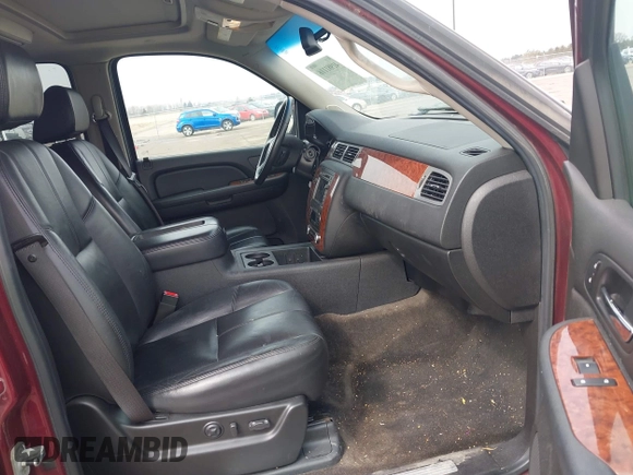 2008 Chevrolet Suburban 2LT with VIN 3GNFK16348G159436, listed as a IAAI auction lot 41981116 with Not Provided miles and . Bid and sale history available at DreamBid. Image 5.