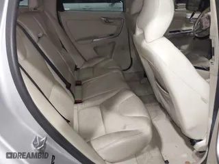2015 Volvo XC60 T6 Platinum with VIN YV4902RM8F2651797, listed as a IAAI auction lot 41567952 with 230,868 mi miles. Bid and sale history available at carsss.com. Image 8.