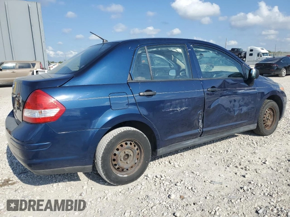 2009 Nissan Versa 1.6 z VIN 3N1CC11E49L499117, wystawiony jako Copart lot #56486285 z przebiegiem 129 114 mil mil oraz Szkoda całkowita • Salvage title. Historia ofert i sprzedaży dostępna na DreamBid. Obrazek 3.
