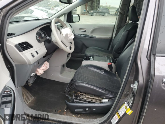 2014 Toyota Sienna SE с VIN 5TDXK3DC1ES519741, выставлен на аукционе Copart как лот 53892035 с пробегом Не указан миль и Списание • Salvage title. История ставок и продаж доступна на DreamBid. Изображение 7.