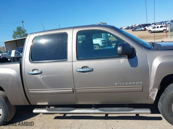 2012 Chevrolet Silverado 1500 LT with VIN 3GCPCSE07CG204577, listed as a IAAI auction lot 41629601 with 321,459 mi miles. Bid and sale history available at carsss.com. Image 13.