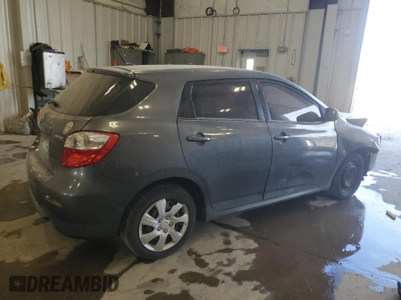 2010 Toyota Matrix z VIN 2T1KU4EE6AC334579, wystawiony jako Copart lot #56754045 z przebiegiem 158 433 mil mil oraz Czysty tytuł • Clean title. Historia ofert i sprzedaży dostępna na DreamBid. Obrazek 3.