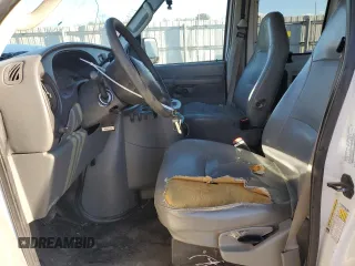 2006 Ford Econoline Passenger XL with VIN 1FBSS31L36HB03652, listed as a Copart auction lot 84521014 with 320,207 mi miles and Salvage Title. Bid and sale history available at carsss.com. Image 7.