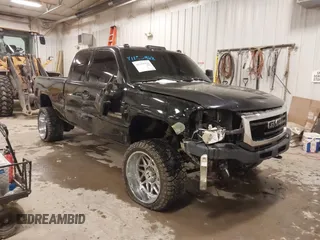 2005 GMC Sierra 2500HD SLT with VIN 1GTHK29245E217753, listed as a IAAI auction lot 41155928 with 198,016 mi miles and . Bid and sale history available at DreamBid. Image 1.