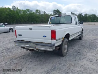 1997 Ford F-250 HD with VIN 1FTHX26F5VEA27372, listed as a IAAI auction lot 42080337 with 263,248 mi miles. Bid and sale history available at carsss.com. Image 4.