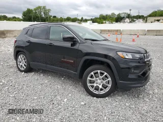 2023 Jeep Compass Latitude Lux z VIN 3C4NJDFN2PT549158, wystawiony jako Copart lot #57506665 z przebiegiem 23 687 mil mil oraz Szkoda całkowita • Salvage title. Historia ofert i sprzedaży dostępna na DreamBid. Obrazek 4.