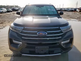 2022 Ford Explorer XLT with VIN 1FMSK7DH1NGA35734, listed as a Copart auction lot 58496155 with 60,526 mi miles and Salvage title. Bid and sale history available at DreamBid. Image 5.
