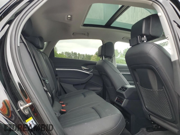 2022 Audi e-tron Sportback S line Premium Plus z VIN WA12AAGE7NB007093, wystawiony jako Copart lot #57248545 z przebiegiem 21 275 mil mil oraz Szkoda całkowita • Salvage title. Historia ofert i sprzedaży dostępna na DreamBid. Obrazek 11.