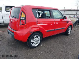 2010 Kia Soul + with VIN KNDJT2A29A7102901, listed as a IAAI auction lot 41880341 with 242,352 mi miles. Bid and sale history available at carsss.com. Image 4.