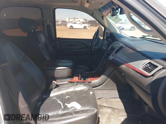 2007 Cadillac Escalade z VIN 1GYFK638X7R422351, wystawiony jako IAAI lot #42298364 z przebiegiem 263 314 mil mil oraz . Historia ofert i sprzedaży dostępna na DreamBid. Obrazek 5.