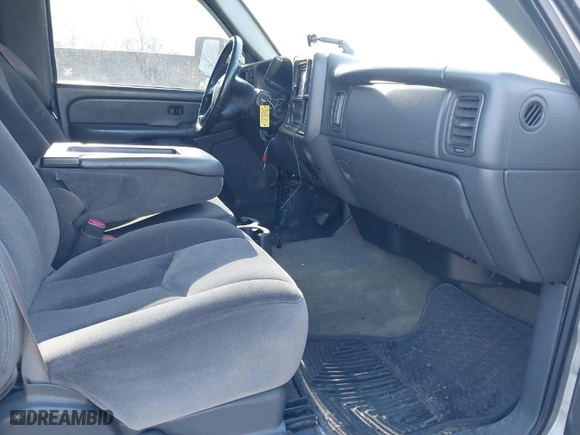 2004 GMC Sierra 2500 Crew Cab SLE with VIN 1GTGK23U04F212497, listed as a IAAI auction lot 41457350 with 220,444 mi miles. Bid and sale history available at carsss.com. Image 5.