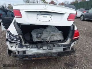 2015 Mercedes-Benz E-Class E 350 Luxury with VIN WDDHF8JB7FB163506, listed as a IAAI auction lot 40734709 with 87,059 mi miles. Bid and sale history available at carsss.com. Image 6.