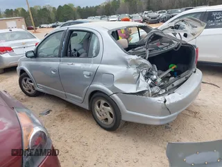 2003 Toyota ECHO z VIN JTDBT123635042774, wystawiony jako IAAI lot #41909459 z przebiegiem 327 771 mil mil oraz . Historia ofert i sprzedaży dostępna na DreamBid. Obrazek 3.