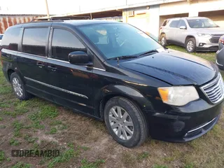 2013 Chrysler Town & Country Touring z VIN 2C4RC1BG6DR821453, wystawiony jako IAAI lot #41948392 z przebiegiem 155 403 mil mil oraz . Historia ofert i sprzedaży dostępna na DreamBid. Obrazek 1.