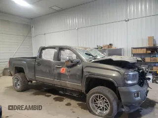 2018 GMC Sierra 2500HD Denali z VIN 1GT12UEY9JF121158, wystawiony jako Copart lot #87449504 z przebiegiem 170 506 mil mil oraz Szkoda całkowita • Salvage title. Historia ofert i sprzedaży dostępna na DreamBid. Obrazek 4.