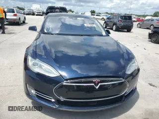 2014 Tesla Model S 60 with VIN 5YJSA1H12EFP61355, listed as a Copart auction lot 59709065 with 109,446 mi miles and Salvage title. Bid and sale history available at DreamBid. Image 5.