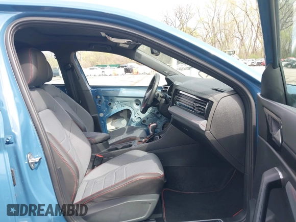 2025 Volkswagen Jetta GLI Autobahn with VIN 3VW2T7BU4SM034805, listed as a IAAI auction lot 41918116 with 581 mi miles and . Bid and sale history available at DreamBid. Image 5.
