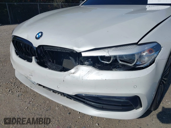 2018 BMW 5 Series 540i xDrive z VIN WBAJE7C59JG892017, wystawiony jako IAAI lot #42556936 z przebiegiem 55 170 mil mil oraz . Historia ofert i sprzedaży dostępna na DreamBid. Obrazek 6.
