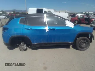 2020 Jeep Compass Latitude z VIN 3C4NJDBB7LT240954, wystawiony jako IAAI lot #37092535 z przebiegiem Nie podano mil oraz . Historia ofert i sprzedaży dostępna na DreamBid. Obrazek 13.