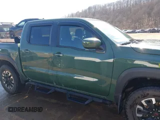2023 Nissan Frontier Pro-4X z VIN 1N6ED1EK2PN615718, wystawiony jako IAAI lot #41739218 z przebiegiem 19 875 mil mil oraz . Historia ofert i sprzedaży dostępna na DreamBid. Obrazek 14.