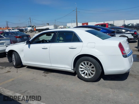 2014 Chrysler 300 z VIN 2C3CCAAG9EH301766, wystawiony jako IAAI lot #41811380 z przebiegiem 111 580 mil mil oraz . Historia ofert i sprzedaży dostępna na DreamBid. Obrazek 14.