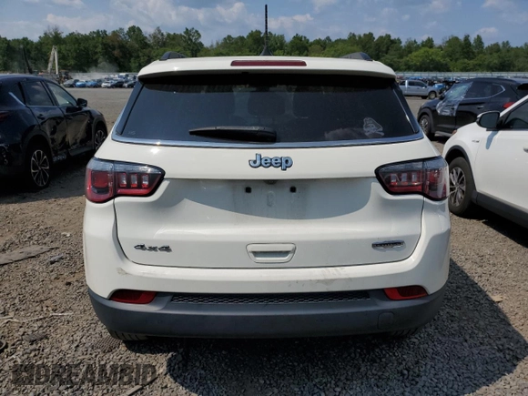2019 Jeep Compass Latitude z VIN 3C4NJDBB4KT704264, wystawiony jako Copart lot #67137964 z przebiegiem 58 018 mil mil oraz Szkoda całkowita • Salvage title. Historia ofert i sprzedaży dostępna na DreamBid. Obrazek 6.