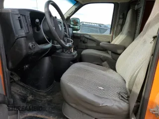 2008 GMC Savana z VIN 1GTGG25K581132516, wystawiony jako Copart lot #85938734 z przebiegiem 181 147 mil mil oraz Szkoda całkowita • Salvage title. Historia ofert i sprzedaży dostępna na DreamBid. Obrazek 7.