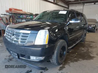 2008 Cadillac Escalade ESV z VIN 1GYFK66818R161446, wystawiony jako IAAI lot #42121700 z przebiegiem 176 684 mil mil oraz . Historia ofert i sprzedaży dostępna na DreamBid. Obrazek 2.