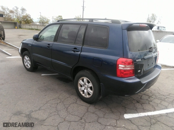 2002 Toyota Highlander with VIN JTEGF21A820061482, listed as a IAAI auction lot 41450883 with 175,821 mi miles. Bid and sale history available at carsss.com. Image 3.