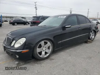 2003 Mercedes-Benz E 500 z VIN WDBUF70J63A290744, wystawiony jako Copart lot #58621995 z przebiegiem 124 631 mil mil oraz Czysty tytuł • Clean title. Historia ofert i sprzedaży dostępna na DreamBid. Obrazek 1.