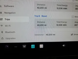 2023 Tesla Model Y Long Range z VIN 7SAYGDEE5PF619265, wystawiony jako Copart lot #48418655 z przebiegiem 42 233 mil mil oraz Szkoda całkowita • Salvage title. Historia ofert i sprzedaży dostępna na DreamBid. Obrazek 9.