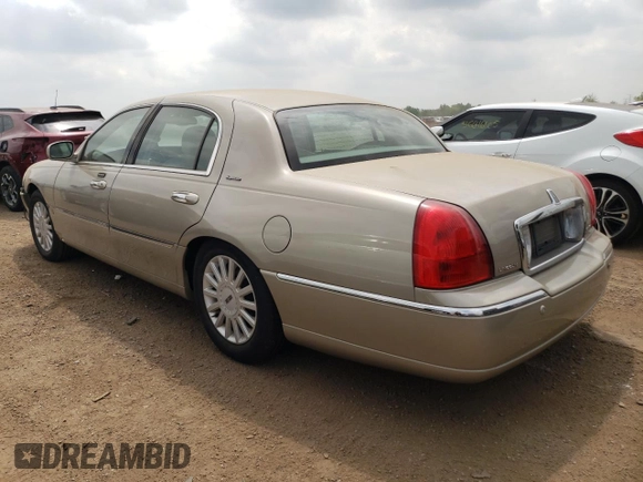 2005 Lincoln Town Car Signature z VIN 1LNHM81W25Y666645, wystawiony jako Copart lot #56103945 z przebiegiem 168 883 mil mil oraz Czysty tytuł • Clean title. Historia ofert i sprzedaży dostępna na DreamBid. Obrazek 2.