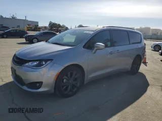 2018 Chrysler Pacifica Touring L Plus z VIN 2C4RC1EG7JR198268, wystawiony jako Copart lot #49513535 z przebiegiem 170 406 mil mil oraz Szkoda całkowita • Salvage title. Historia ofert i sprzedaży dostępna na DreamBid. Obrazek 1.