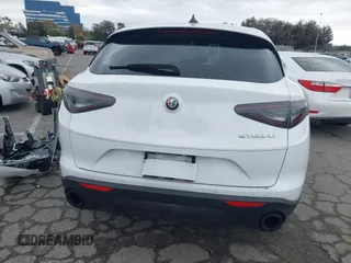 2024 Alfa Romeo Stelvio Sprint z VIN ZASPAJAN0R7D72106, wystawiony jako IAAI lot #41750908 z przebiegiem Nie podano mil oraz . Historia ofert i sprzedaży dostępna na DreamBid. Obrazek 17.