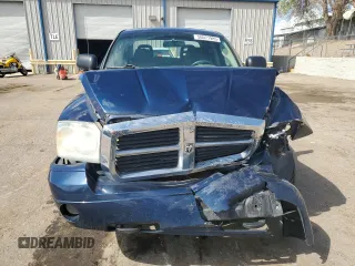 2006 Dodge Dakota SLT z VIN 1D7HW48K26S704816, wystawiony jako Copart lot #56071985 z przebiegiem 105 189 mil mil oraz Szkoda całkowita • Salvage title. Historia ofert i sprzedaży dostępna na DreamBid. Obrazek 5.