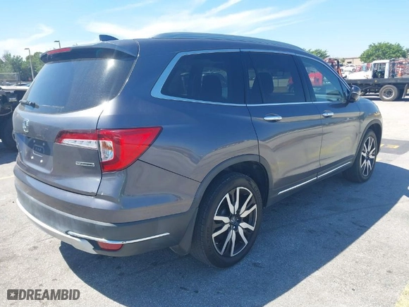 2020 Honda Pilot Touring 8-Passenger with VIN 5FNYF5H90LB000801, listed as a IAAI auction lot 41865605 with 62,743 mi miles. Bid and sale history available at carsss.com. Image 4.