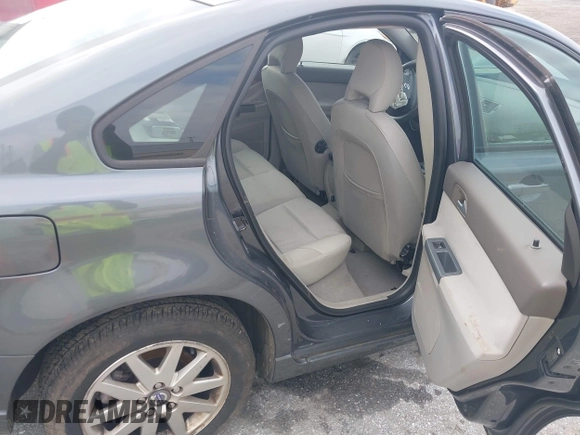 2009 Volvo S40 2.4L with VIN YV1MS382492458140, listed as a IAAI auction lot 41959438 with 119,499 mi miles. Bid and sale history available at carsss.com. Image 8.