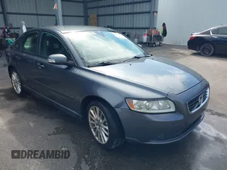 2011 Volvo S40 with VIN YV1672MS7B2547183, listed as a IAAI auction lot 41673988 with 152,904 mi miles. Bid and sale history available at carsss.com. Image 1.