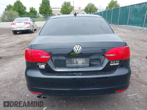 2013 Volkswagen Jetta SE z VIN 3VWDX7AJ5DM258429, wystawiony jako IAAI lot #42372776 z przebiegiem 211 579 mil mil oraz . Historia ofert i sprzedaży dostępna na DreamBid. Obrazek 16.