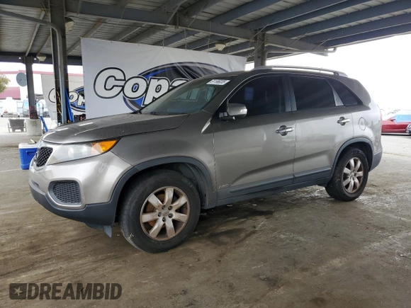 2013 Kia Sorento LX with VIN 5XYKTDA23DG310778, listed as a Copart auction lot 61196035 with 211,842 mi miles and Clean title. Bid and sale history available at DreamBid. Image 1.