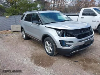 2017 Ford Explorer XLT with VIN 1FM5K8D88HGA32272, listed as a IAAI auction lot 41897475 with 166,846 mi miles. Bid and sale history available at carsss.com. Image 1.