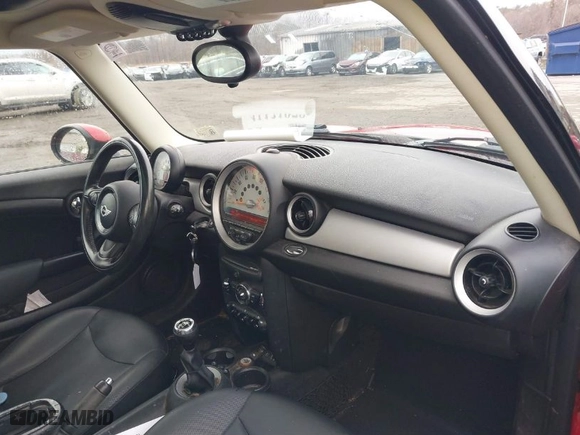 2013 MINI Cooper Hardtop with VIN WMWSU3C54DT371783, listed as a IAAI auction lot 41131978 with 130,053 mi miles. Bid and sale history available at carsss.com. Image 5.
