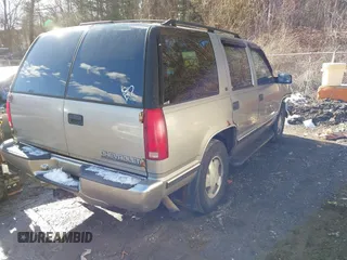 1998 Chevrolet Tahoe z VIN 1GNEK13R7WJ367763, wystawiony jako IAAI lot #41442910 z przebiegiem 270 488 mil mil oraz . Historia ofert i sprzedaży dostępna na DreamBid. Obrazek 4.