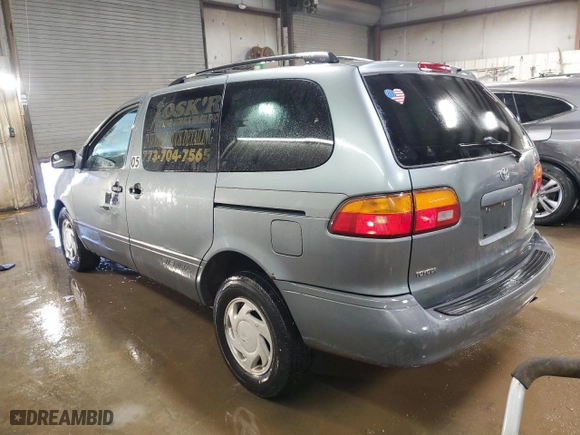 2000 Toyota Sienna LE with VIN 4T3ZF13C1YU241686, listed as a Copart auction lot 48294265 with 244,453 mi miles and Salvage Title. Bid and sale history available at carsss.com. Image 2.
