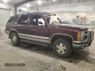 1995 Chevrolet Tahoe z VIN 1GNEK13KXSJ427631, wystawiony jako Copart lot #52624475 z przebiegiem 228 492 mil mil oraz Nie do naprawy. Historia ofert i sprzedaży dostępna na DreamBid. Obrazek 4.