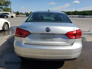 2015 Volkswagen Passat Limited Edition Edition z VIN 1VWAT7A32FC044082, wystawiony jako Copart lot #57514255 z przebiegiem 399 548 mil mil oraz Szkoda całkowita • Salvage title. Historia ofert i sprzedaży dostępna na DreamBid. Obrazek 6.
